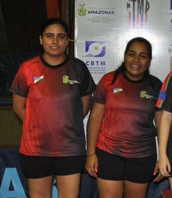Nossas medalhistas, as alunas-atletas Kamilla Sabino e Vanessa Dias.