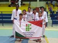 PROJETO DE EXTENSÃO – Atletas do projeto Karatê-Do são destaque em campeonato