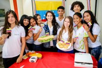 Estudantes do CBVZO realizam mostra de turismo regional e cultura latina