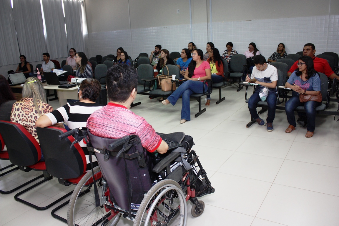 Sensibilização marca abertura do Encontro dos Napnes e dos Tradutores e Intérpretes de Libras do IFRR